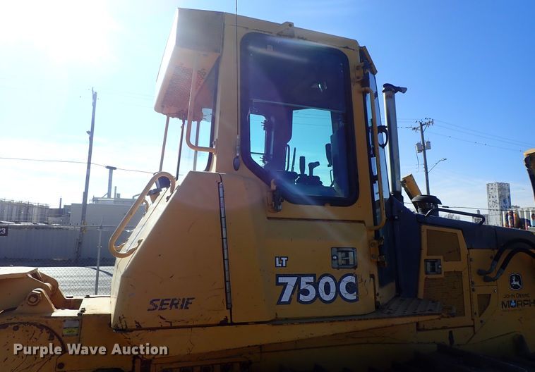 image for item DC3447 2004 John Deere 750C dozer