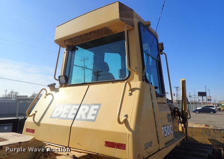 image for item DC3447 2004 John Deere 750C dozer