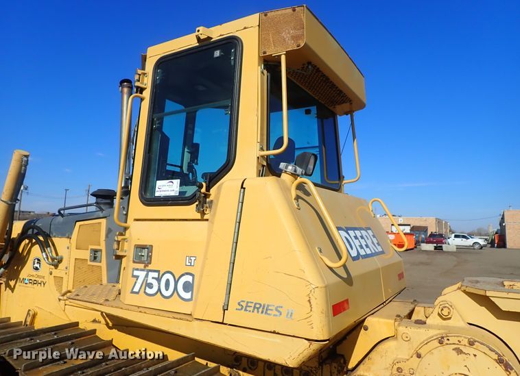 image for item DC3447 2004 John Deere 750C dozer