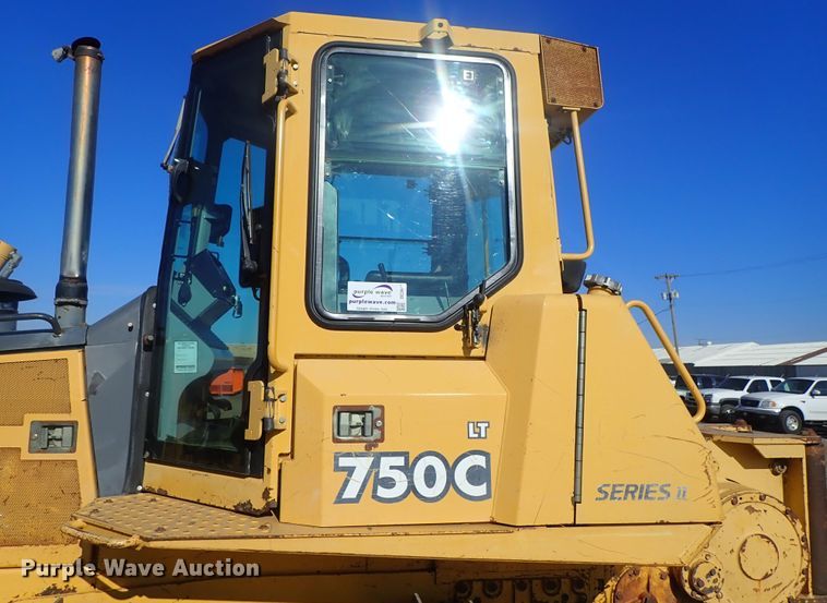 image for item DC3447 2004 John Deere 750C dozer