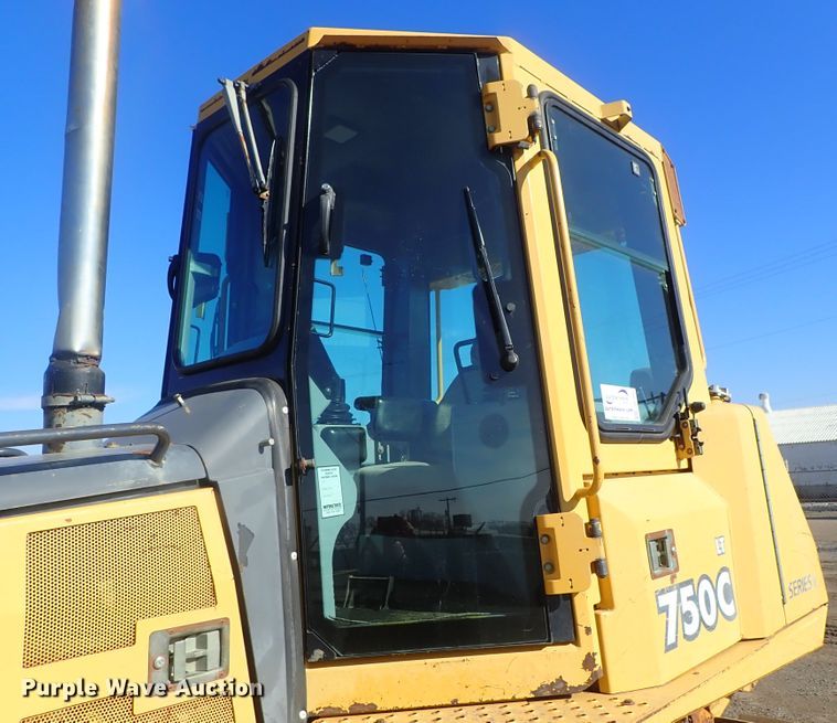image for item DC3447 2004 John Deere 750C dozer