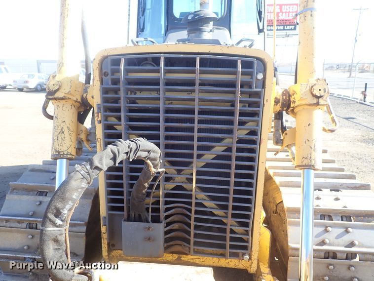 image for item DC3447 2004 John Deere 750C dozer