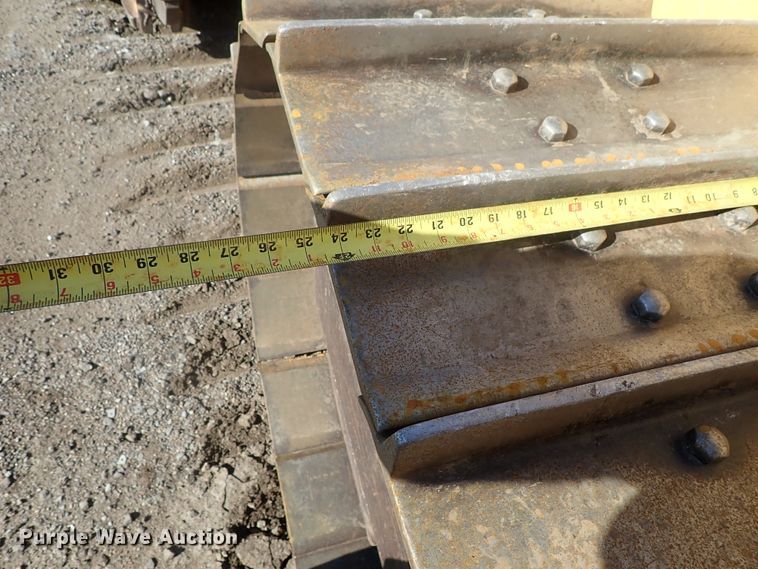 image for item DC3447 2004 John Deere 750C dozer