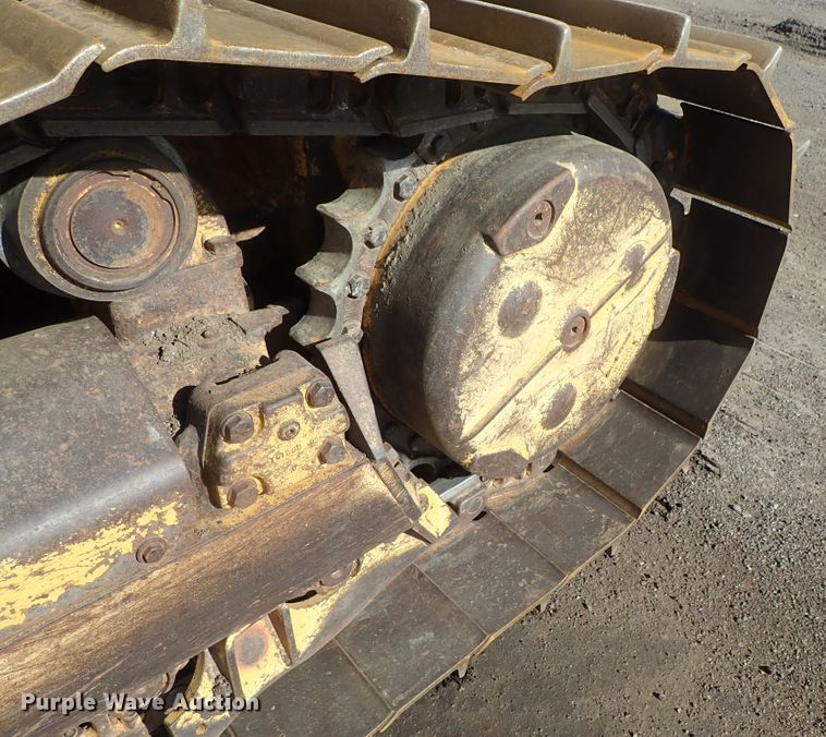 image for item DC3447 2004 John Deere 750C dozer