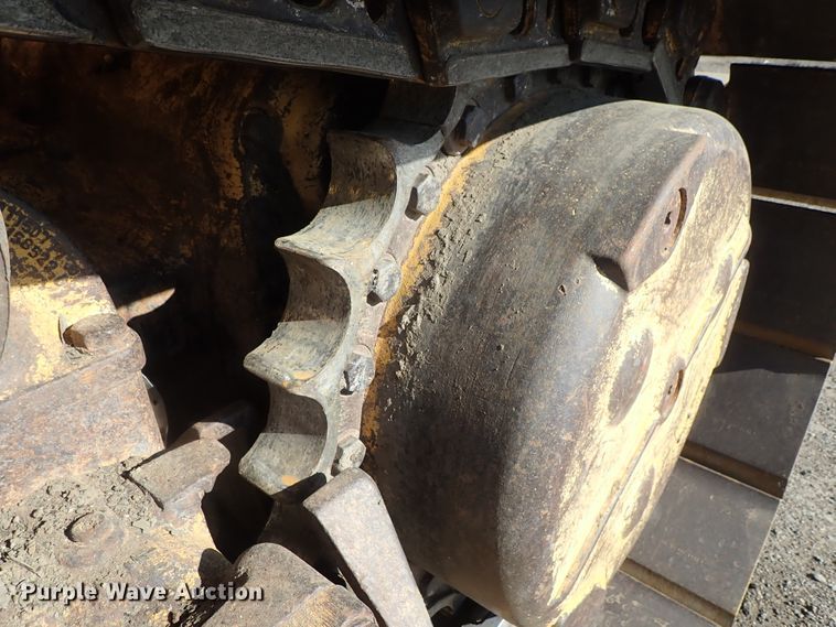 image for item DC3447 2004 John Deere 750C dozer