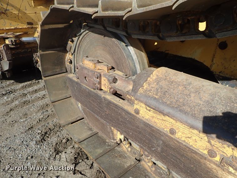 image for item DC3447 2004 John Deere 750C dozer