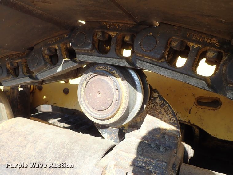 image for item DC3447 2004 John Deere 750C dozer