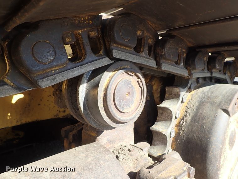 image for item DC3447 2004 John Deere 750C dozer