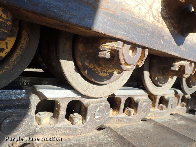 image for item DC3447 2004 John Deere 750C dozer