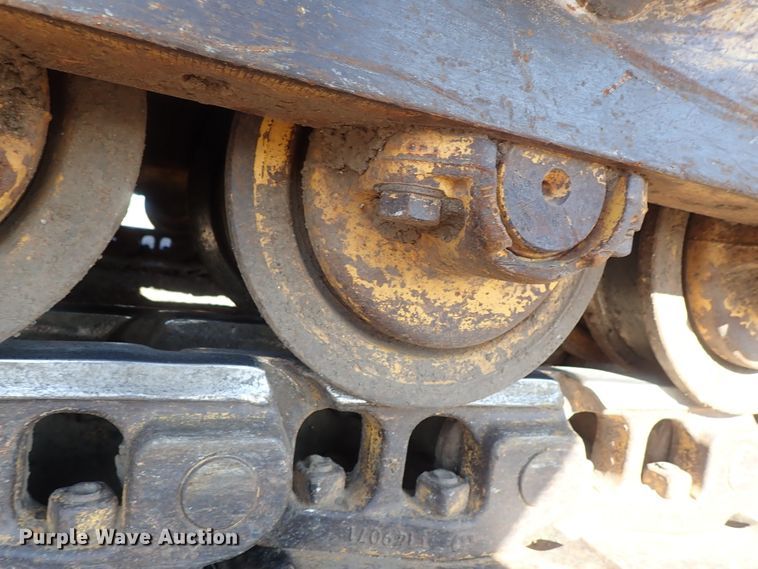 image for item DC3447 2004 John Deere 750C dozer