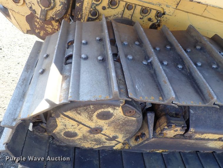 image for item DC3447 2004 John Deere 750C dozer