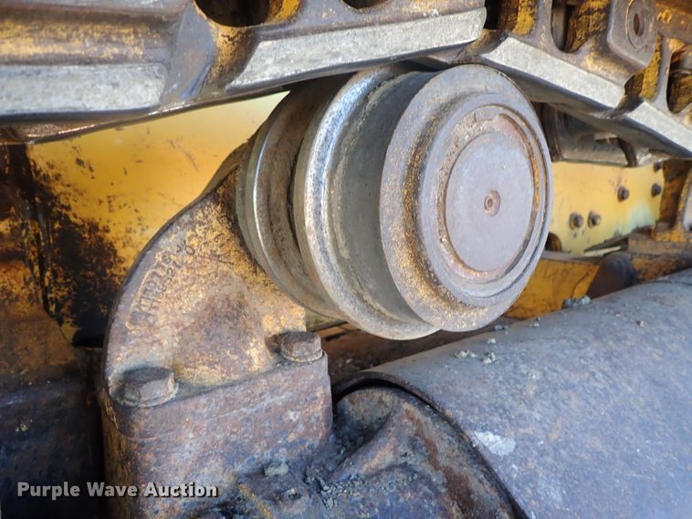 image for item DC3447 2004 John Deere 750C dozer