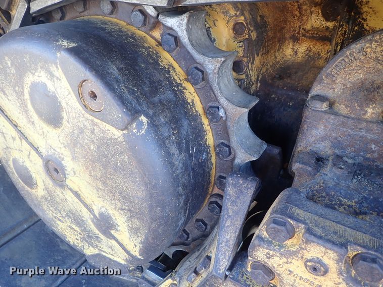 image for item DC3447 2004 John Deere 750C dozer