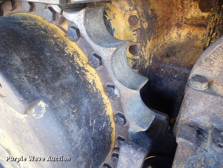 image for item DC3447 2004 John Deere 750C dozer