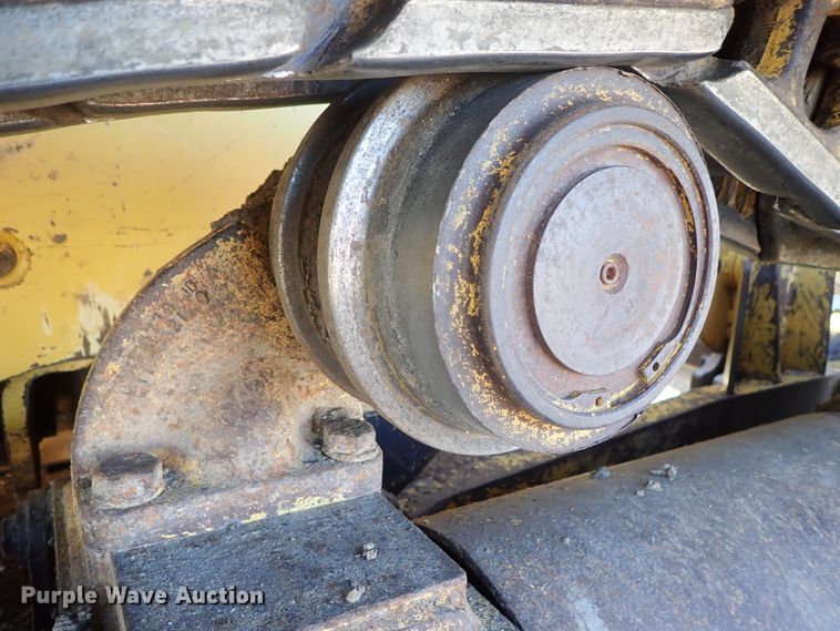 image for item DC3447 2004 John Deere 750C dozer