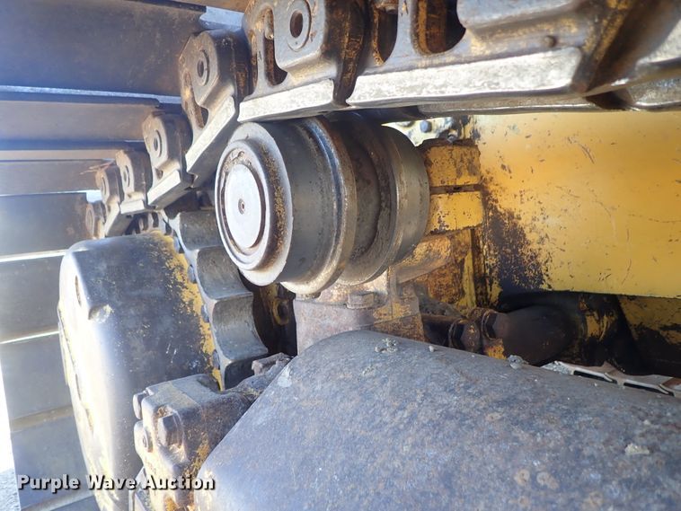 image for item DC3447 2004 John Deere 750C dozer