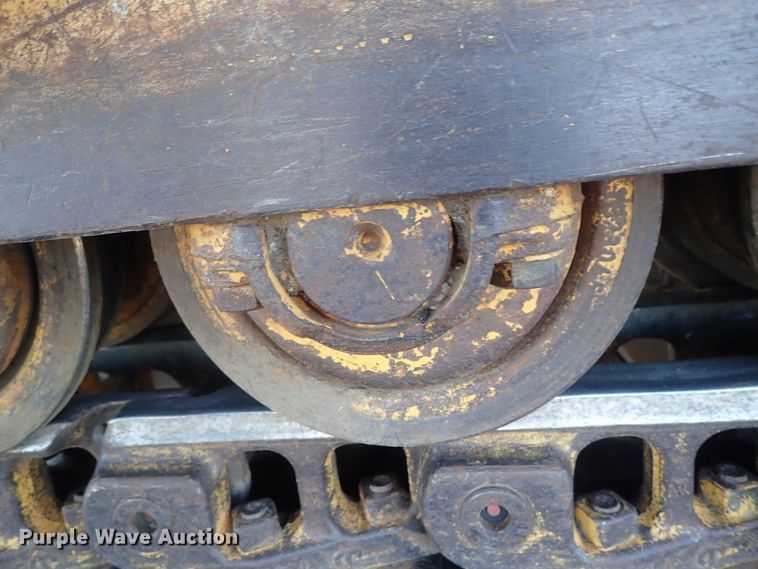 image for item DC3447 2004 John Deere 750C dozer