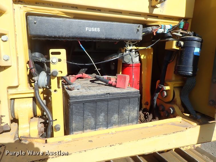 image for item DC3447 2004 John Deere 750C dozer