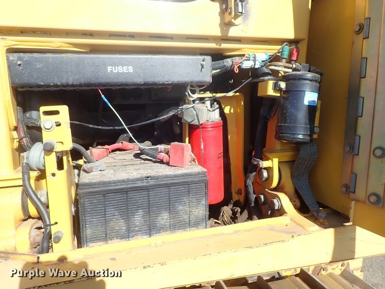 image for item DC3447 2004 John Deere 750C dozer