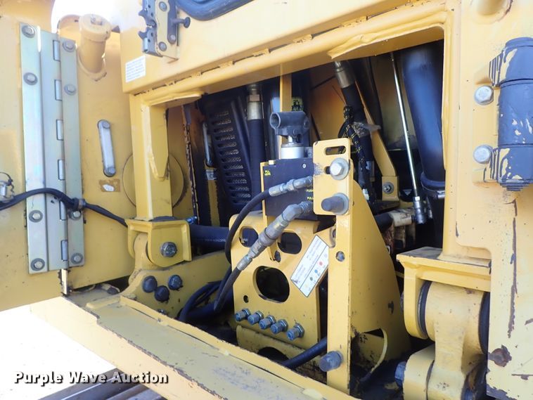 image for item DC3447 2004 John Deere 750C dozer