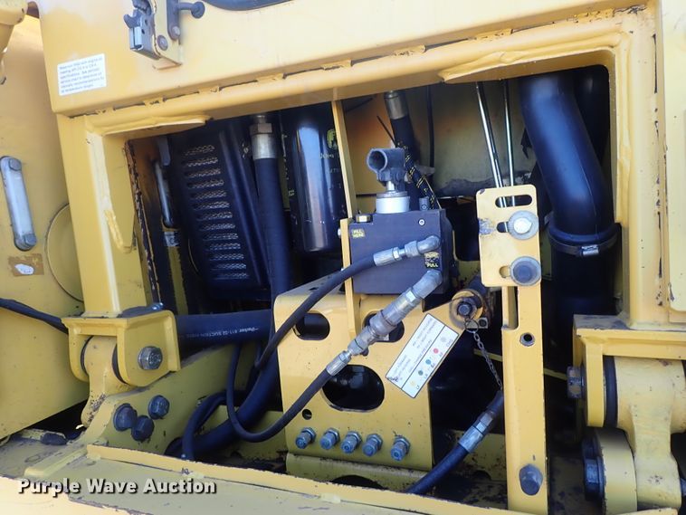 image for item DC3447 2004 John Deere 750C dozer