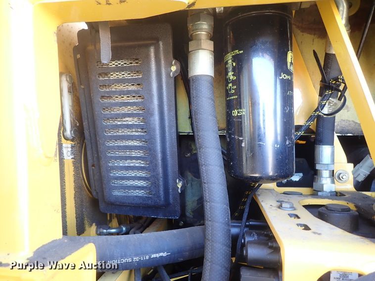 image for item DC3447 2004 John Deere 750C dozer