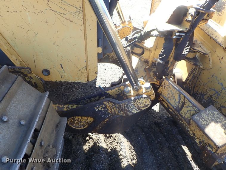 image for item DC3447 2004 John Deere 750C dozer