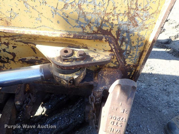 image for item DC3447 2004 John Deere 750C dozer