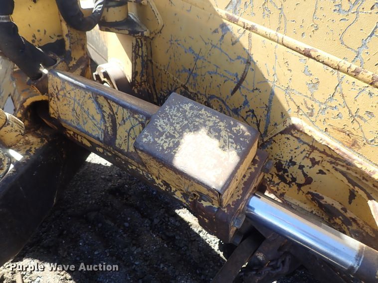 image for item DC3447 2004 John Deere 750C dozer