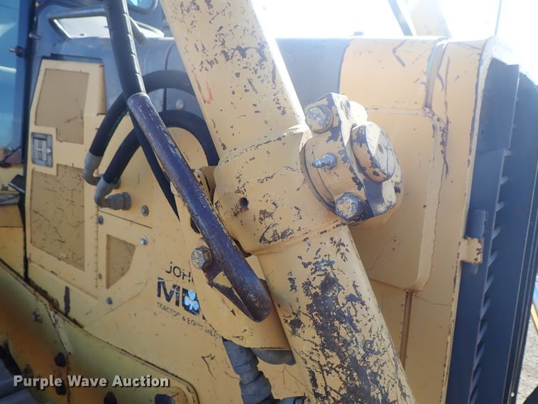 image for item DC3447 2004 John Deere 750C dozer