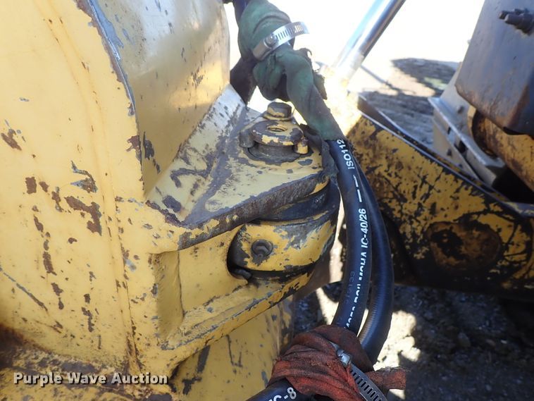 image for item DC3447 2004 John Deere 750C dozer