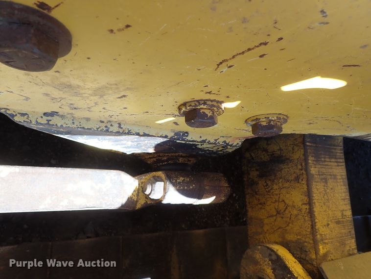 image for item DC3447 2004 John Deere 750C dozer