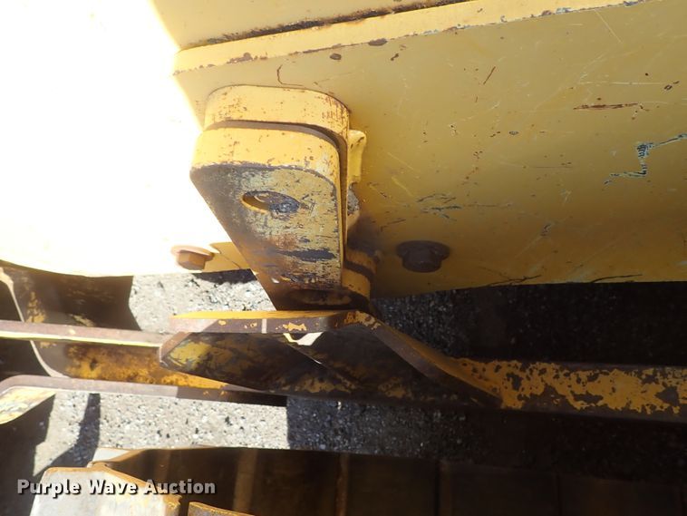 image for item DC3447 2004 John Deere 750C dozer