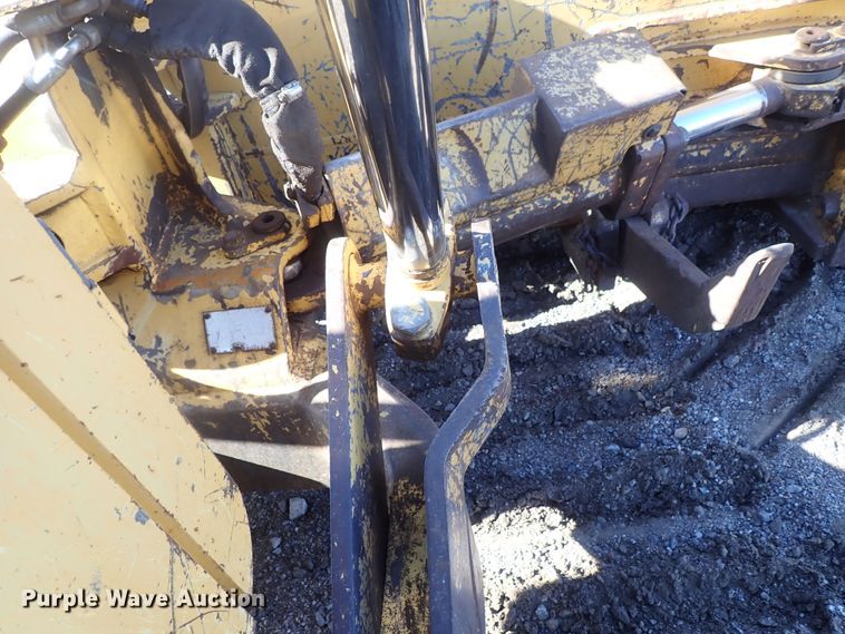 image for item DC3447 2004 John Deere 750C dozer