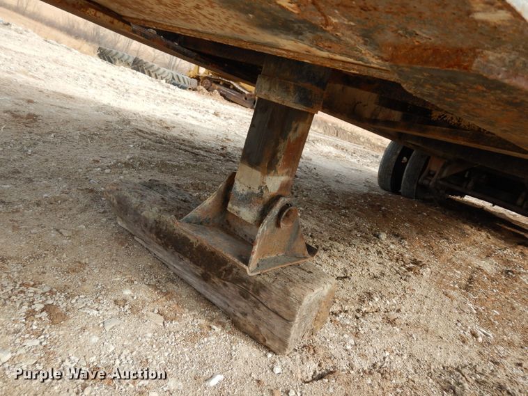 image for item DE4151 1998 Holden equipment trailer