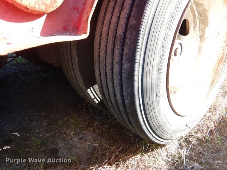 image for item DF2593 1999 Dynaweld FB lowboy equipment trailer