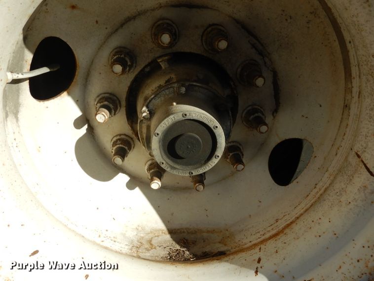 image for item DF2593 1999 Dynaweld FB lowboy equipment trailer