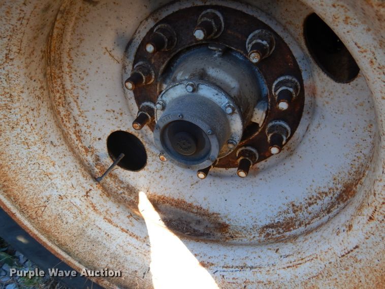 image for item DF2593 1999 Dynaweld FB lowboy equipment trailer