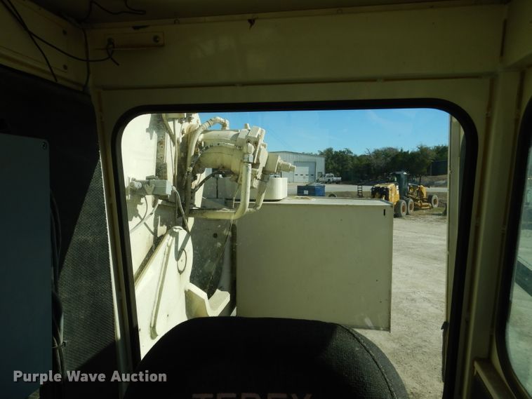 image for item DF2595 1999 Terex RT230 crane
