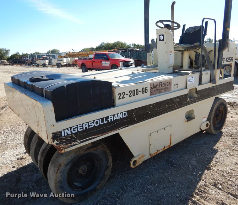 image for item DF2596 1996 Ingersoll Rand PT-125R pneumatic roller