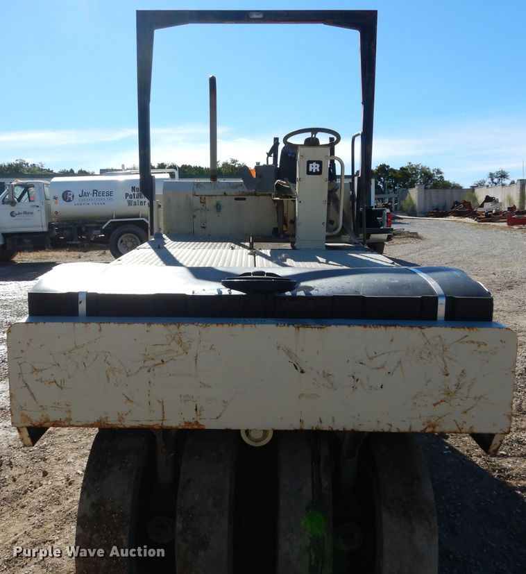 image for item DF2596 1996 Ingersoll Rand PT-125R pneumatic roller