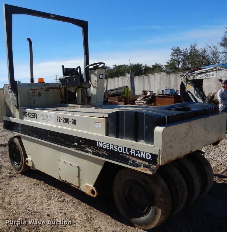 image for item DF2596 1996 Ingersoll Rand PT-125R pneumatic roller