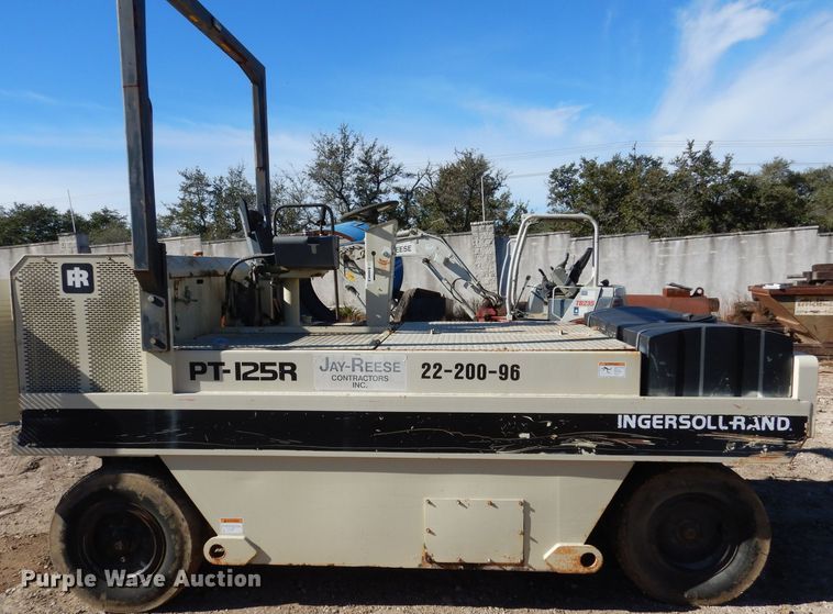 image for item DF2596 1996 Ingersoll Rand PT-125R pneumatic roller