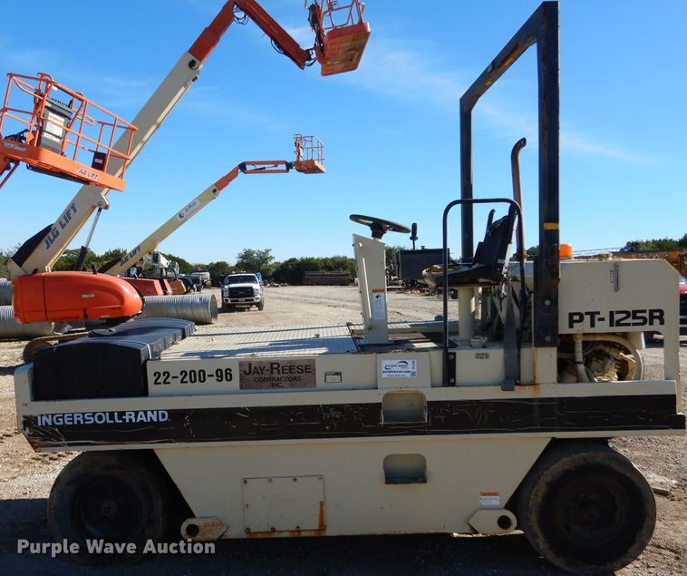 image for item DF2596 1996 Ingersoll Rand PT-125R pneumatic roller