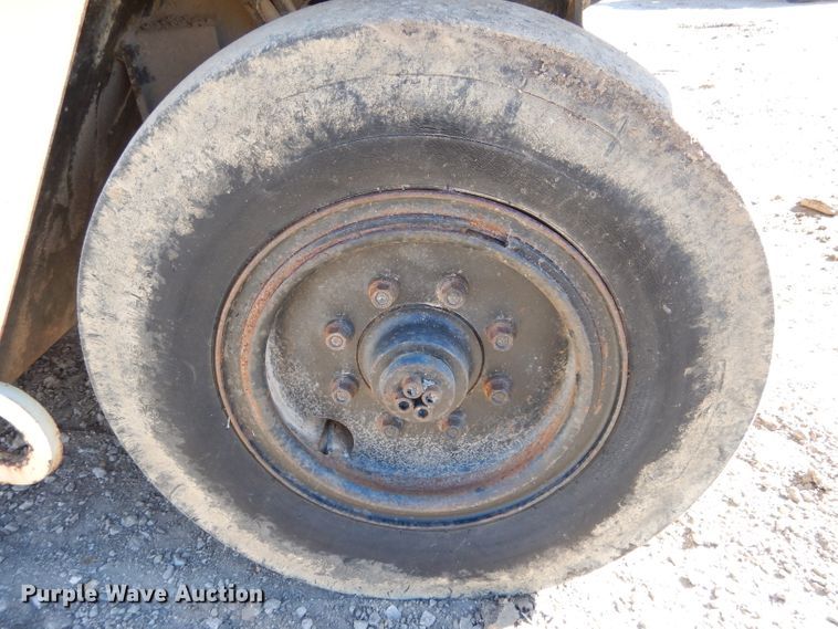 image for item DF2596 1996 Ingersoll Rand PT-125R pneumatic roller