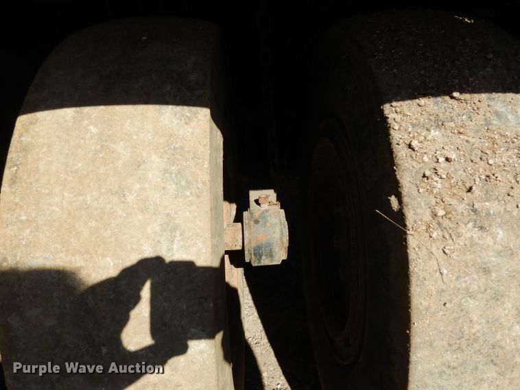 image for item DF2596 1996 Ingersoll Rand PT-125R pneumatic roller