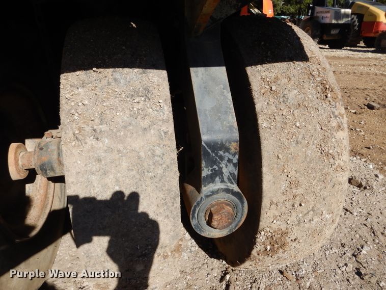 image for item DF2596 1996 Ingersoll Rand PT-125R pneumatic roller