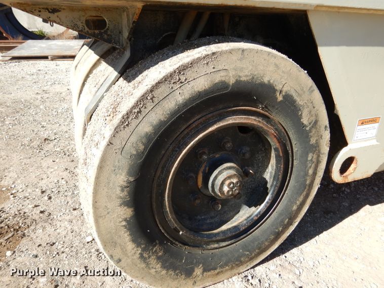 image for item DF2596 1996 Ingersoll Rand PT-125R pneumatic roller