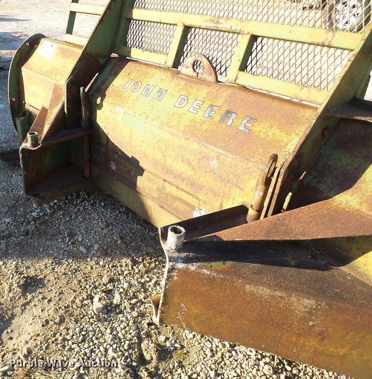 image for item DG5537 John Deere blade