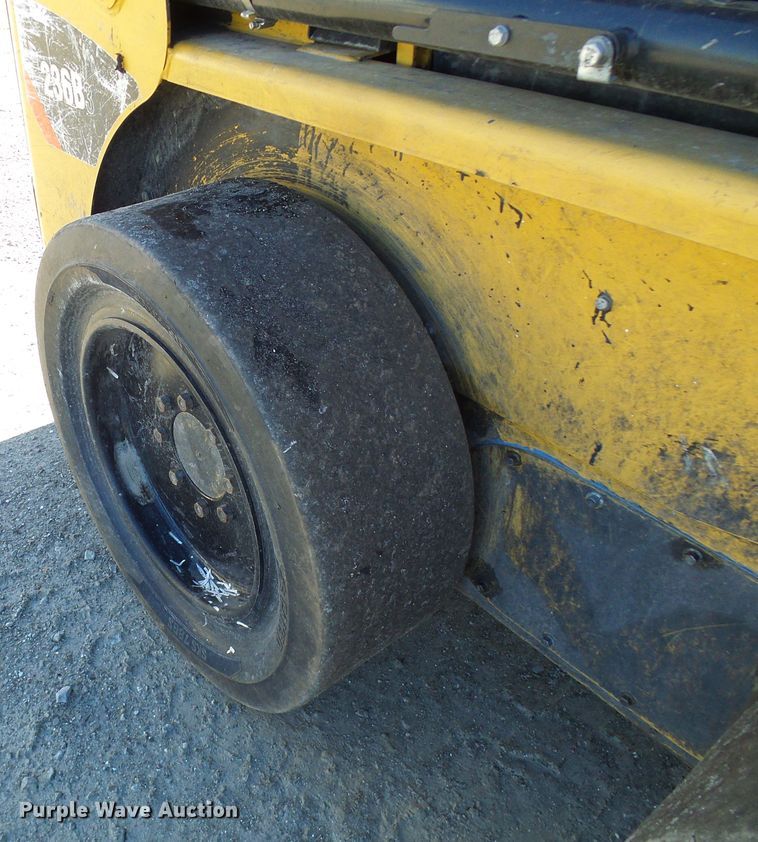 image for item DG5554 2012 Caterpillar 236B3 skid steer